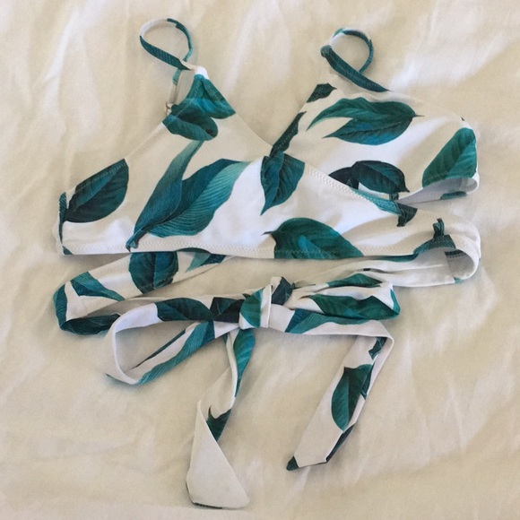 Cupshe Other - Wrap Around Leaf Print Bikini Top Cupshe Other - Wrap Around Leaf Print Bikini Top